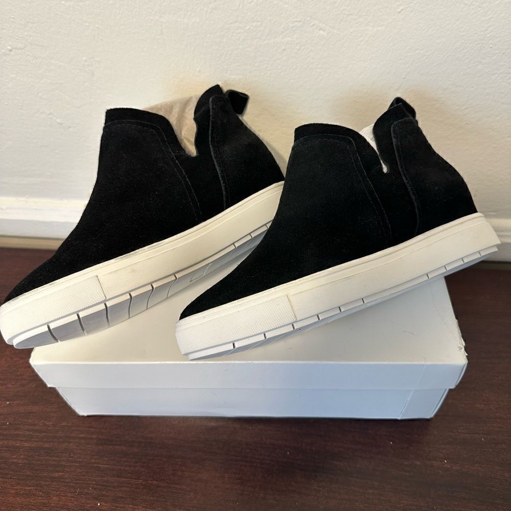 Steven Barker Women’s high top suede high top sneakers  size 6,5 in black NIB